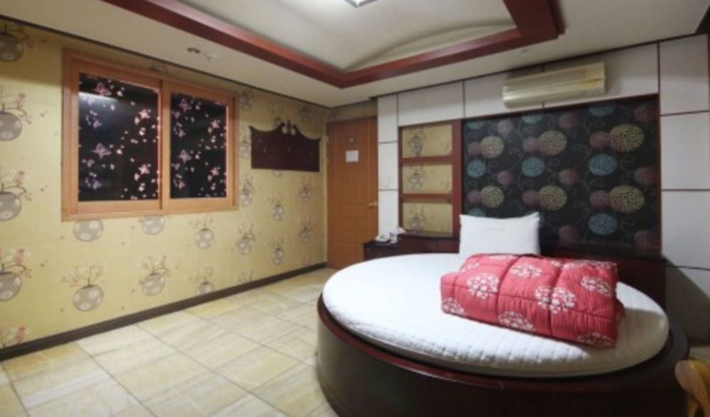 Plus Motel Μπουσάν Εξωτερικό φωτογραφία